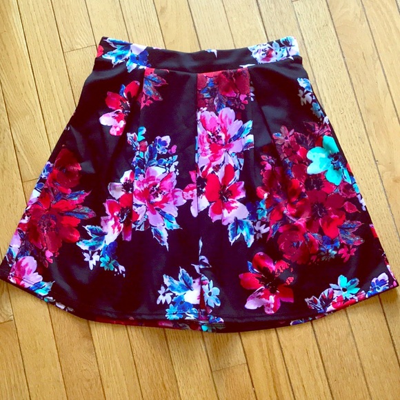 Charlotte Russe Dresses & Skirts - CHARLOTTE RUSSE HIGH WAISTED FLORAL MINI SKIRT